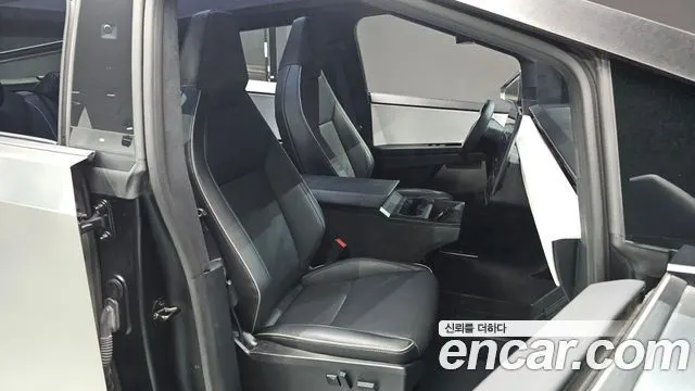 TESLA 사이버트럭 2024 — 56 323 км, серебристый, Корея — под ключ — фото 11