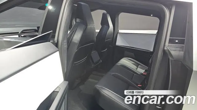 TESLA 사이버트럭 2024 — 56 323 км, серебристый, Корея — под ключ — фото 12