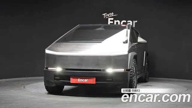 TESLA 사이버트럭 2024 — 56 323 км, серебристый, Корея — под ключ — фото 3