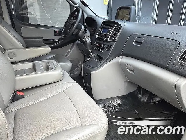 HYUNDAI GRAND STAREX 2019 — 99 278 км, серебристо-серый, Корея — под ключ — фото 9