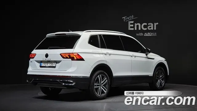 VOLKSWAGEN TIGUAN ALLSPACE 2024 — 15 814 км, белый, Корея — под ключ — фото 2