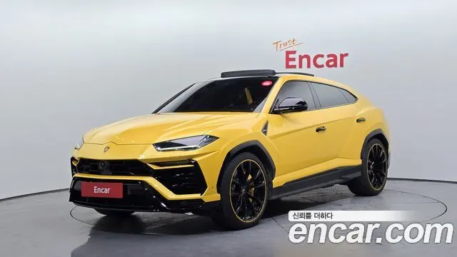 LAMBORGHINI URUS 2022