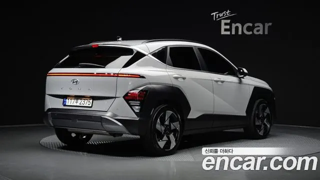 HYUNDAI KONA 2023 — 37 899 км, серебристо-серый, Корея — под ключ — фото 2