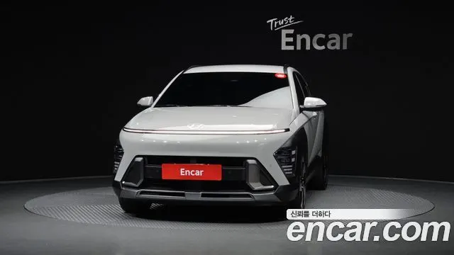 HYUNDAI KONA 2023 — 37 899 км, серебристо-серый, Корея — под ключ — фото 3