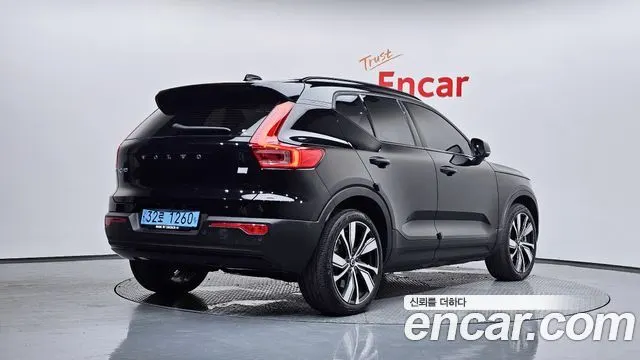 VOLVO XC40 RECHARGE 2022 — 42 996 км, чёрный, Корея — под ключ — фото 2