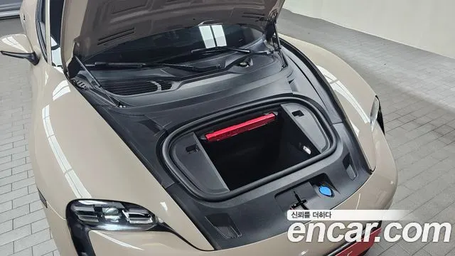 PORSCHE TAYCAN 2023 — 63 758 км, бежевый, Корея — под ключ — фото 6