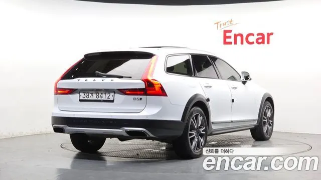 VOLVO V90 CROSS COUNTRY 2017 — 146 162 км, белый, Корея — под ключ — фото 2