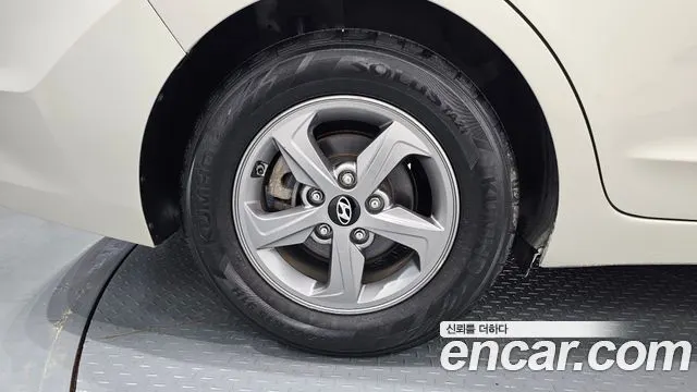 HYUNDAI AVANTE 2016 — 95 444 км, белый-перламутр, Корея — под ключ — фото 5