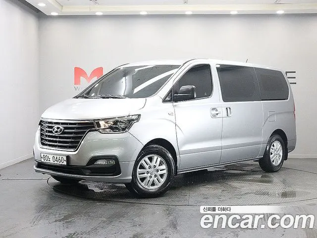 HYUNDAI GRAND STAREX 2020 — 61 674 км, серебристый, Корея — под ключ — фото 1
