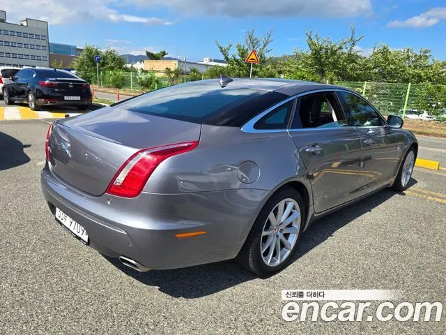 JAGUAR XJ 2014 — 95 872 км, серебристо-серый, Корея — под ключ — фото 5