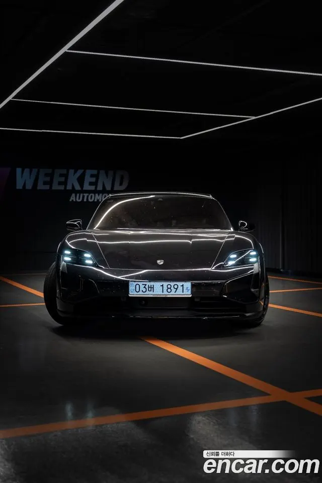 PORSCHE TAYCAN 2025