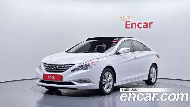 HYUNDAI SONATA 2012 — 136 451 км, белый, Корея — под ключ — фото 1