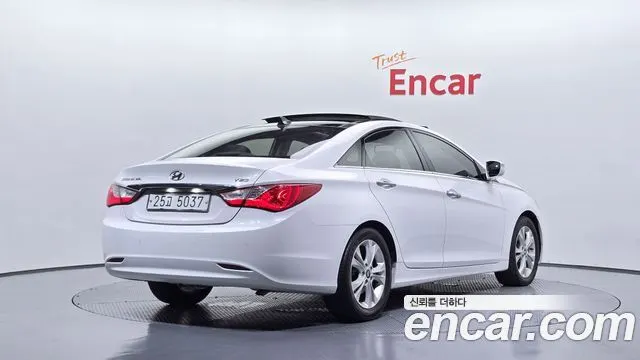 HYUNDAI SONATA 2012 — 136 451 км, белый, Корея — под ключ — фото 2