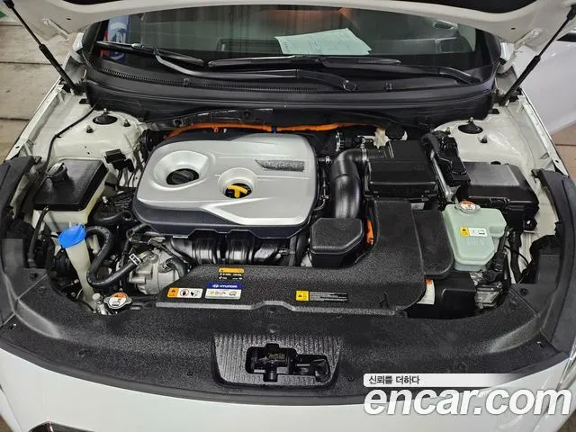 HYUNDAI SONATA HYBRID 2017 — 13 560 км, белый-перламутр, Корея — под ключ — фото 6