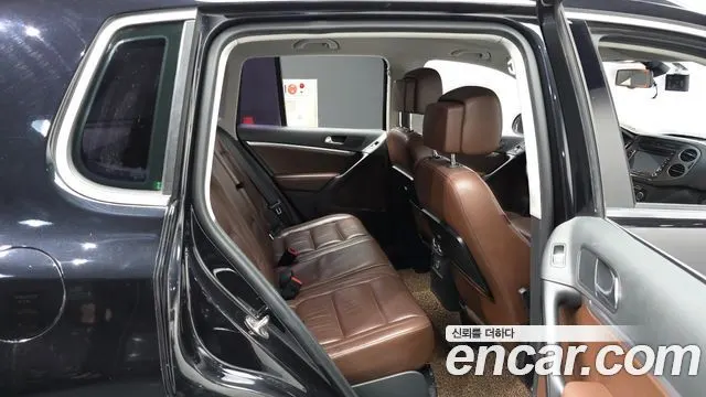 VOLKSWAGEN TIGUAN 2015 — 141 336 км, чёрный, Корея — под ключ — фото 12