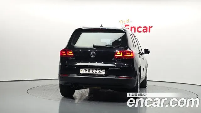 VOLKSWAGEN TIGUAN 2015 — 141 336 км, чёрный, Корея — под ключ — фото 4