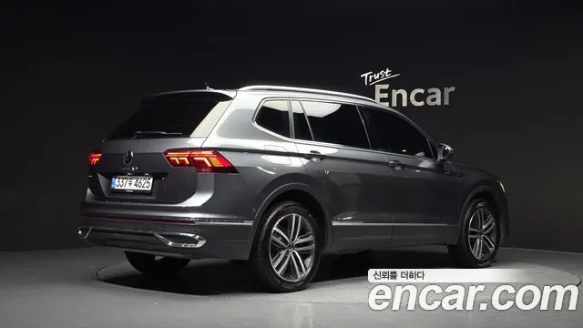 VOLKSWAGEN TIGUAN ALLSPACE 2023 — 106 763 км, серебристо-серый, Корея — под ключ — фото 2