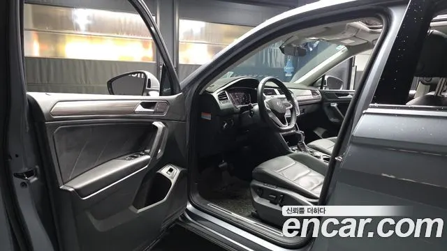 VOLKSWAGEN TIGUAN ALLSPACE 2023 — 106 763 км, серебристо-серый, Корея — под ключ — фото 10