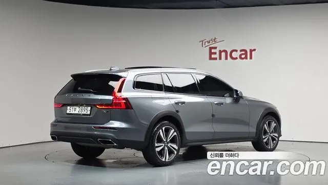 VOLVO V60 CROSS COUNTRY — из Кореи под ключ