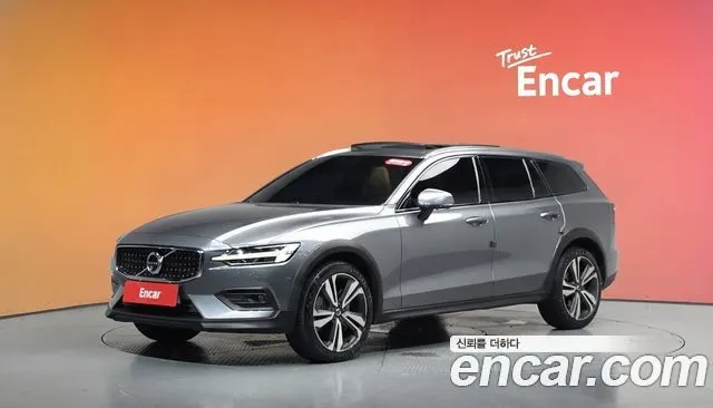 VOLVO V60 CROSS COUNTRY 2019 — 76 698 км, серый, Корея — под ключ — фото 2