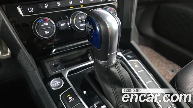 VOLKSWAGEN ARTEON 2019 — 130 751 км, серебристо-серый, Корея — под ключ — фото 9