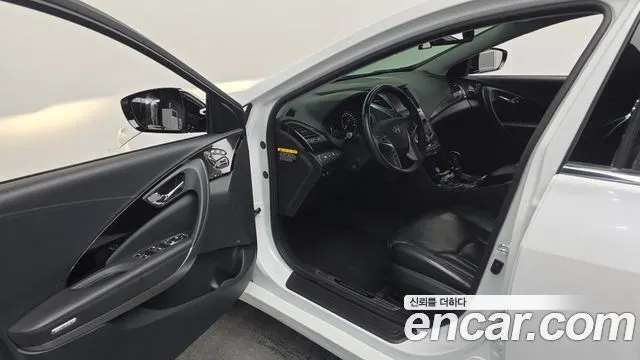 HYUNDAI GRANDEUR HYBRID 2017 — 138 350 км, белый, Корея — под ключ — фото 10