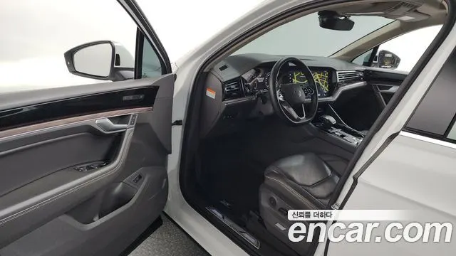 VOLKSWAGEN TOUAREG 2023 — 130 118 км, Корея — под ключ — фото 10