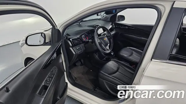 CHEVROLET SPARK 2016 — 87 662 км, белый-перламутр, Корея — под ключ — фото 10