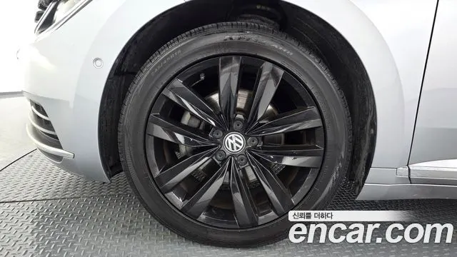 VOLKSWAGEN ARTEON 2019 — 130 751 км, серебристо-серый, Корея — под ключ — фото 5