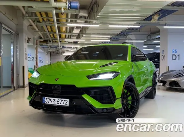 LAMBORGHINI URUS 2023