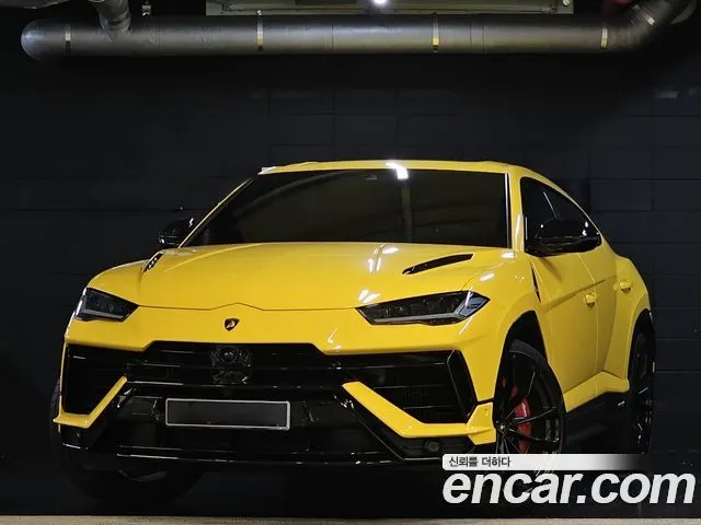 LAMBORGHINI URUS 2024