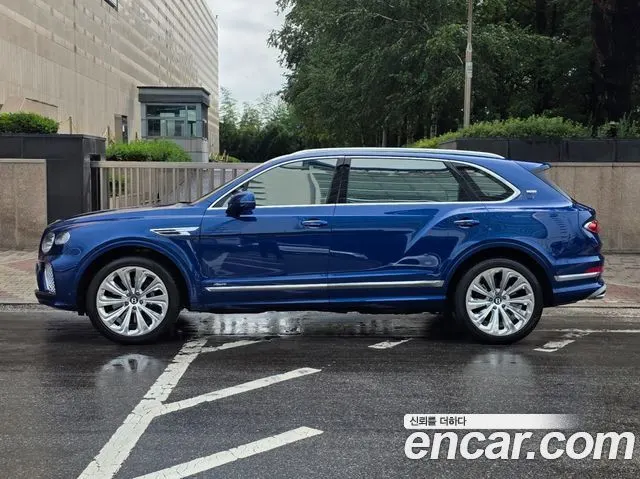BENTLEY BENTAYGA 2024 — 5 800 км, синий, Корея — под ключ — фото 6