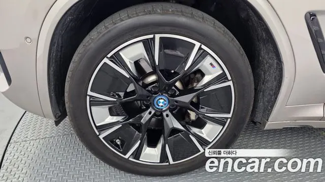 BMW IX3 2024 — 36 325 км, светло-золотистый, Корея — под ключ — фото 5