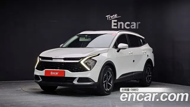 KIA SPORTAGE HYBRID 2023 — 22 771 км, белый, Корея — под ключ — фото 1