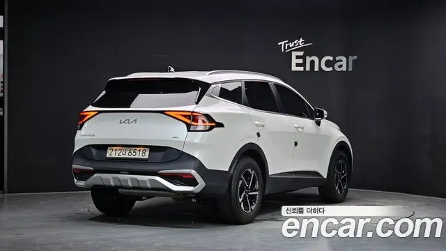 KIA SPORTAGE HYBRID 2023 — 22 771 км, белый, Корея — под ключ — фото 2