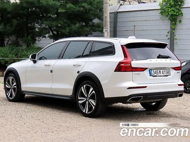 VOLVO V60 CROSS COUNTRY 2021 — 36 173 км, белый, Корея — под ключ — фото 3