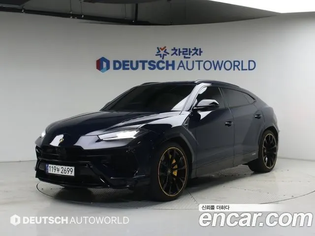 LAMBORGHINI URUS 2023