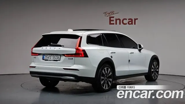 VOLVO V60 CROSS COUNTRY — из Кореи под ключ