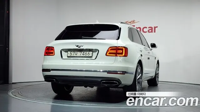 BENTLEY BENTAYGA 2017 — 102 767 км, белый, Корея — под ключ — фото 4