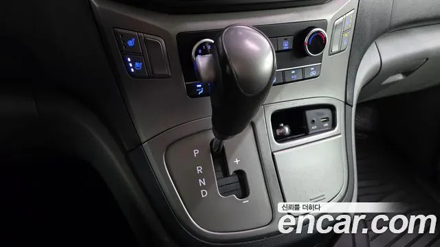 HYUNDAI GRAND STAREX 2017 — 147 683 км, серебристый, Корея — под ключ — фото 9