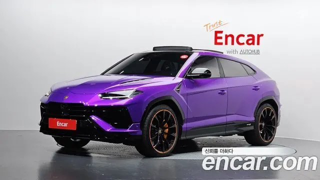 LAMBORGHINI URUS 2024