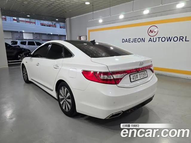 HYUNDAI GRANDEUR HYBRID 2017 — 134 415 км, белый, Корея — под ключ — фото 6