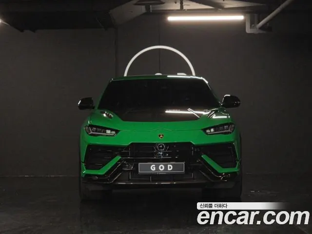 LAMBORGHINI URUS 2024