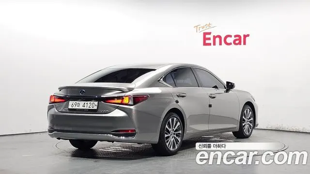 LEXUS ES300H — из Кореи под ключ