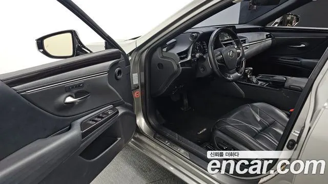 LEXUS ES300H 2019 — 59 915 км, серебристо-серый, Корея — под ключ — фото 11
