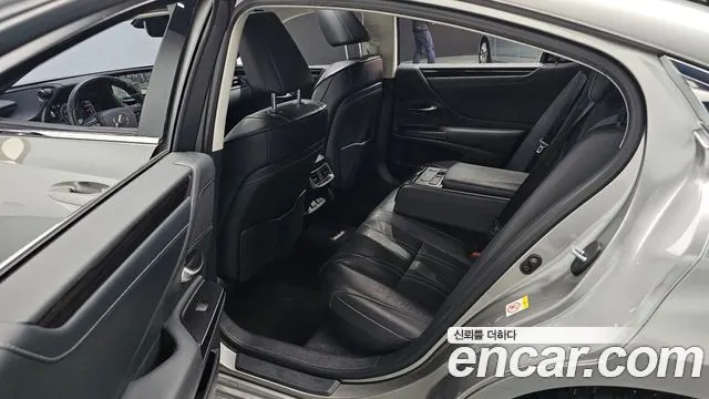 LEXUS ES300H 2019 — 59 915 км, серебристо-серый, Корея — под ключ — фото 12