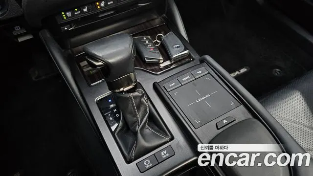 LEXUS ES300H 2019 — 59 915 км, серебристо-серый, Корея — под ключ — фото 9