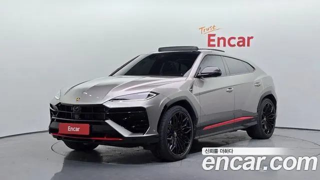 LAMBORGHINI URUS 2025