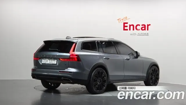 VOLVO V60 CROSS COUNTRY 2019 — 229 324 км, серый, Корея — под ключ — фото 2