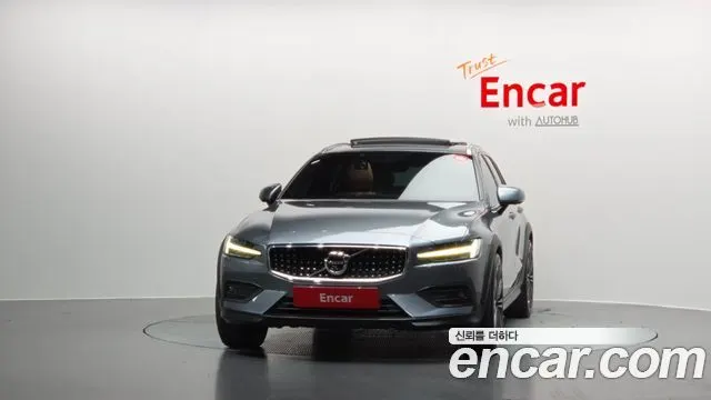 VOLVO V60 CROSS COUNTRY 2019 — 229 324 км, серый, Корея — под ключ — фото 3